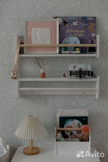 Полка для книг Монтессори