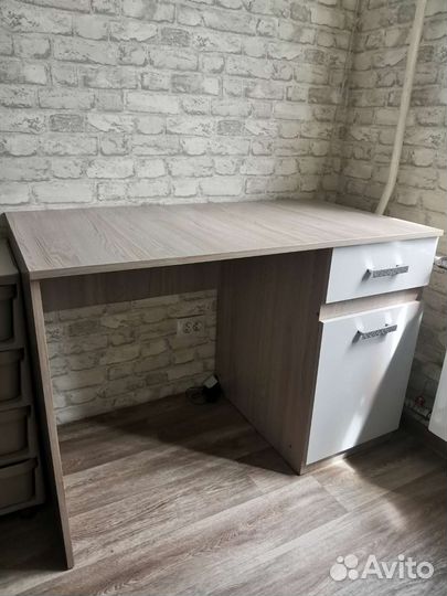 Письменный стол
