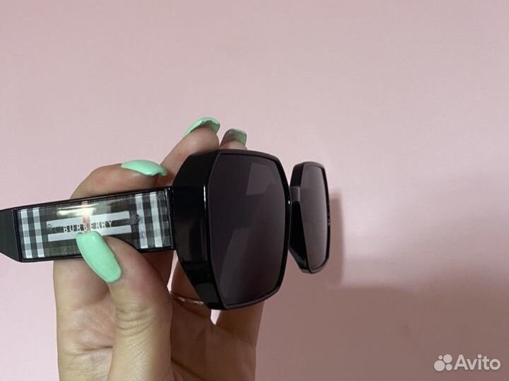 Солнцезащитные очки Burberry