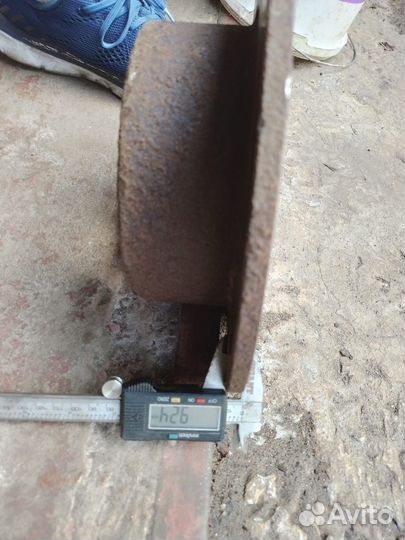 Тормозной диск с суппортом задний