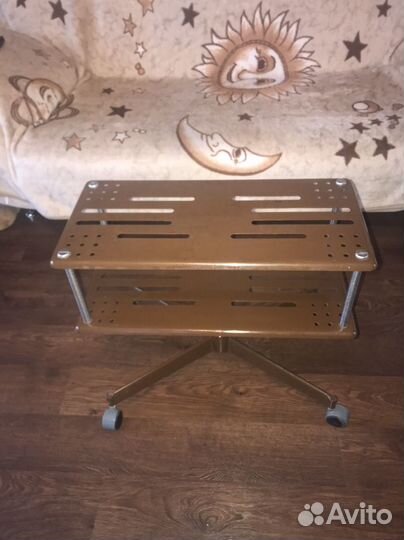 Стол под телевизор,аквариум,клетку,журнальный