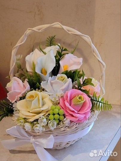 Букет в белой корзине к Дню учителя