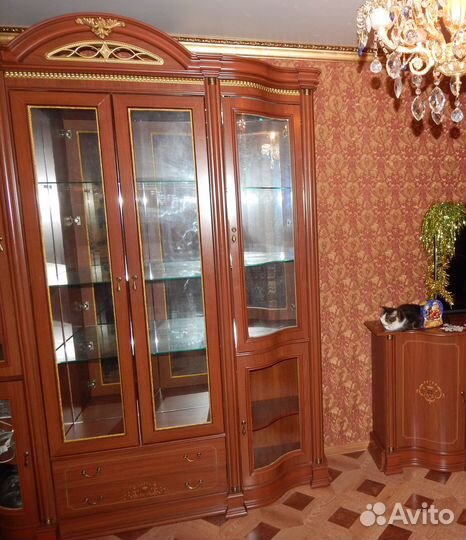 Шкаф Сервант