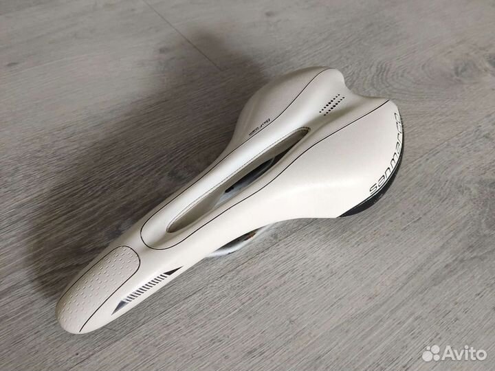 Фонарик.сумка.рога.насос.крылья.компьютер