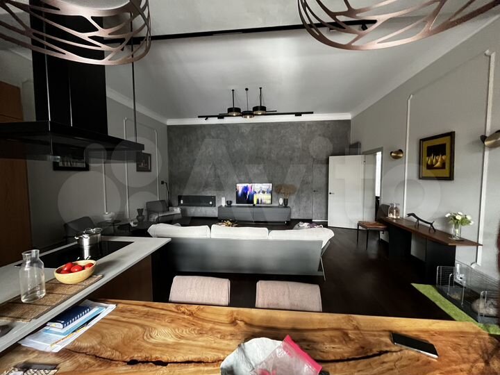 Дом 320 м² на участке 6 сот.