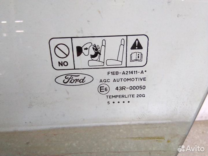 Стекло двери передней левой Ford Focus III 2011