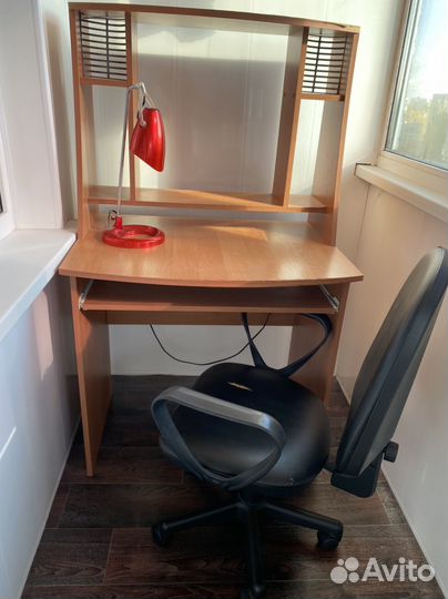 Компьютерный стол и кресло