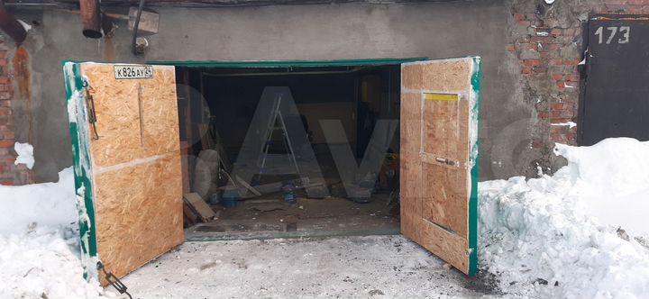 Гараж, > 30 м²