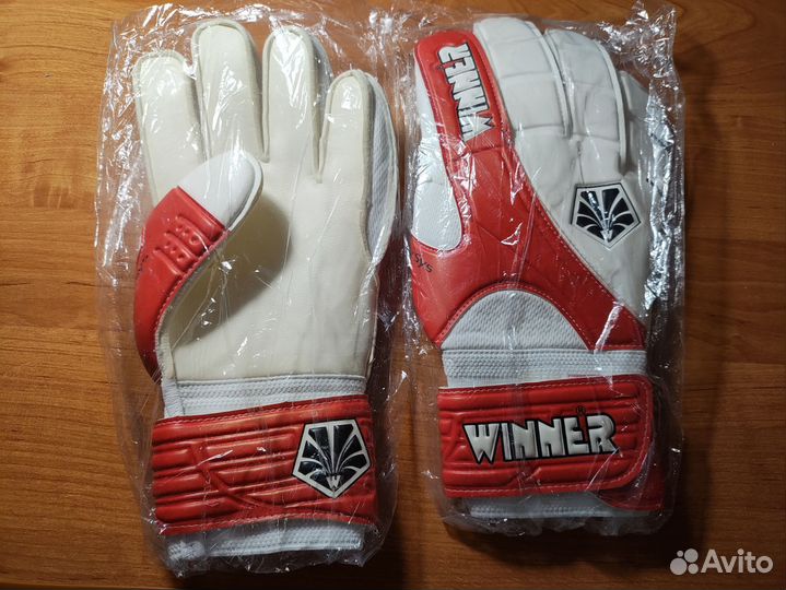 Вратарские перчатки футбольные новые