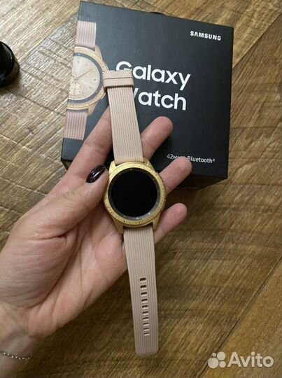 Умные часы Samsung Galaxy Watch 42мм (розовое золо
