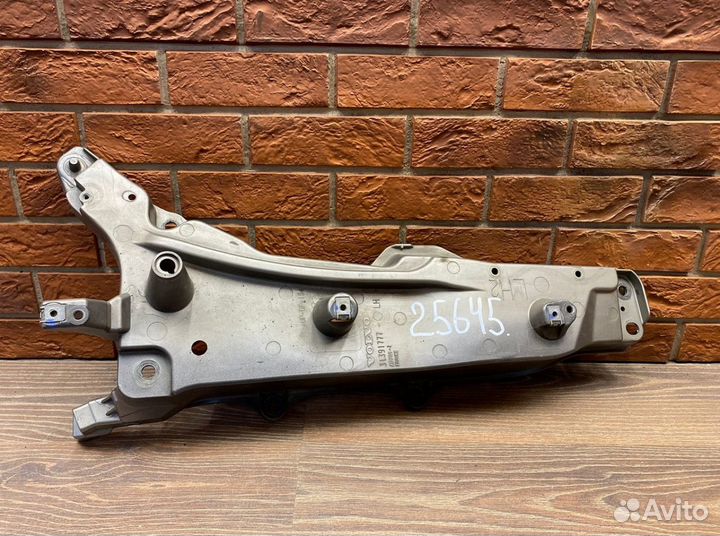 Кронштейн крепления крыла левый Volvo XC90 2015+