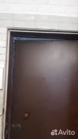 Дверь входная металлическая б/у с коробкой