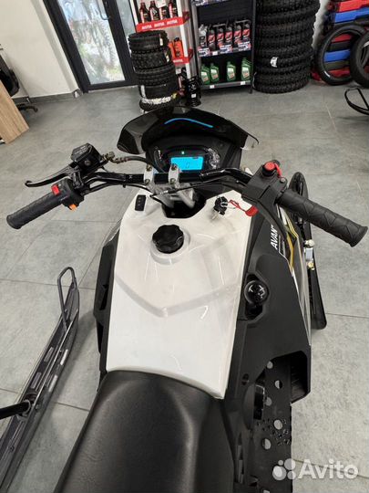 Снегоход 4 тактный (белый)