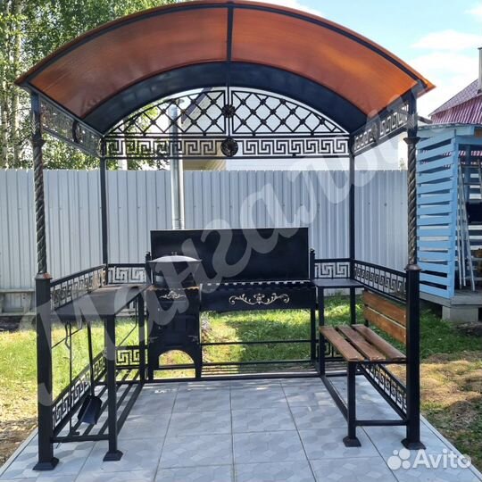 Мангал с крышей