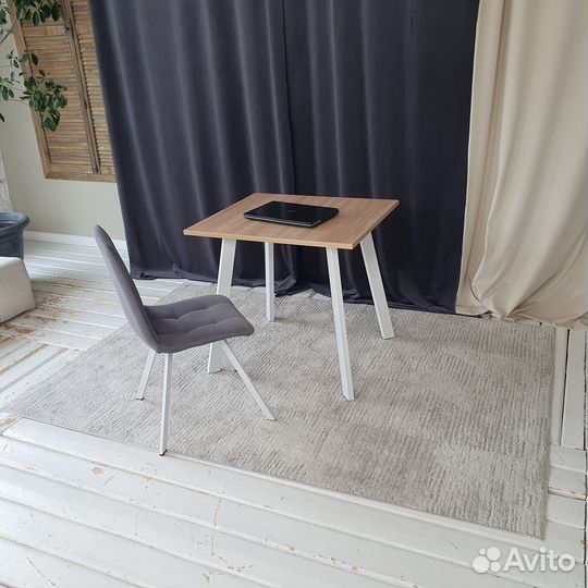 Компьютерный стол Ник Дуб 80*70 см. Белые ножки