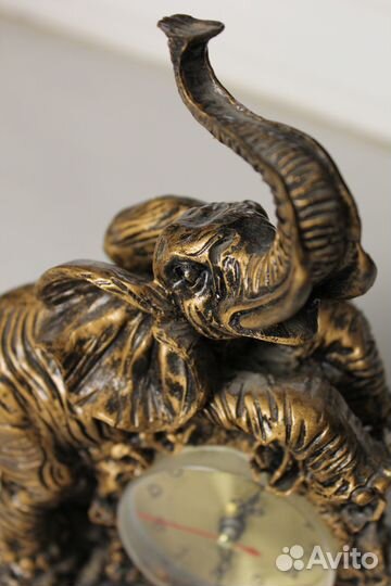 Часы настольные со слоном