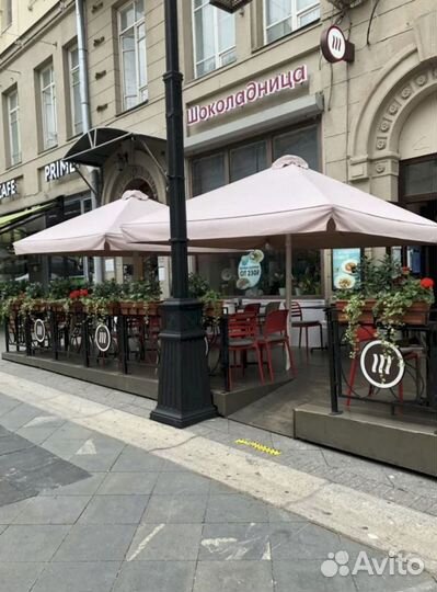 Большой зонт на боковой опоре для дачи 4х4