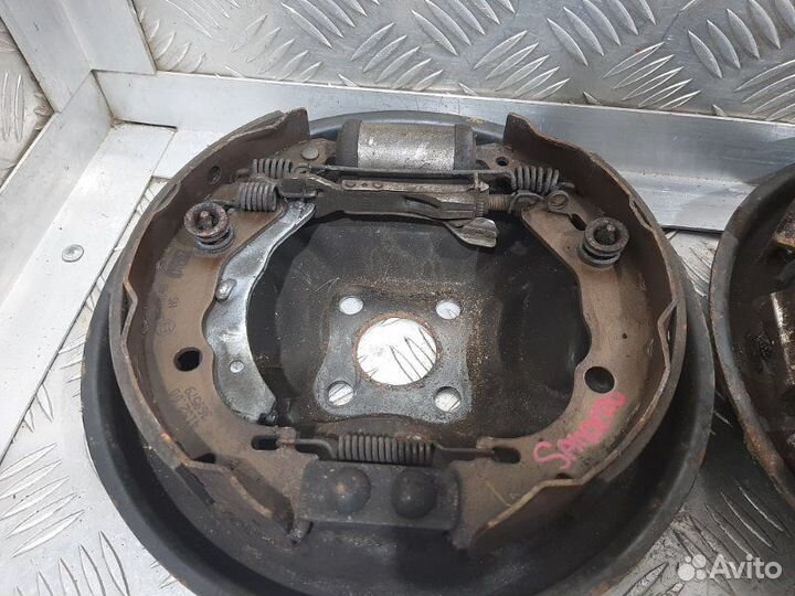 Механизм стояночного тормоза Renault Sandero