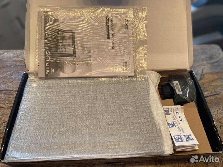 Цифровая фоторамка Sony DPF-C1000