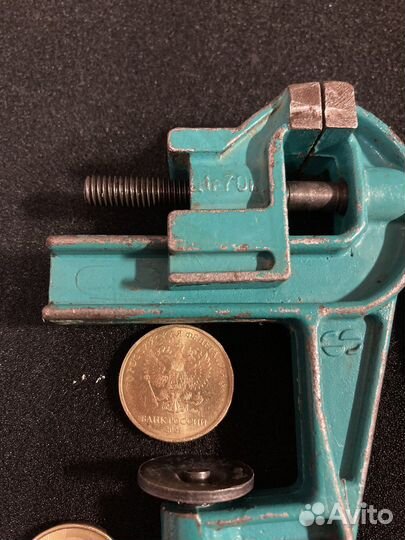 Тиски маленькие СССР настольные раритет