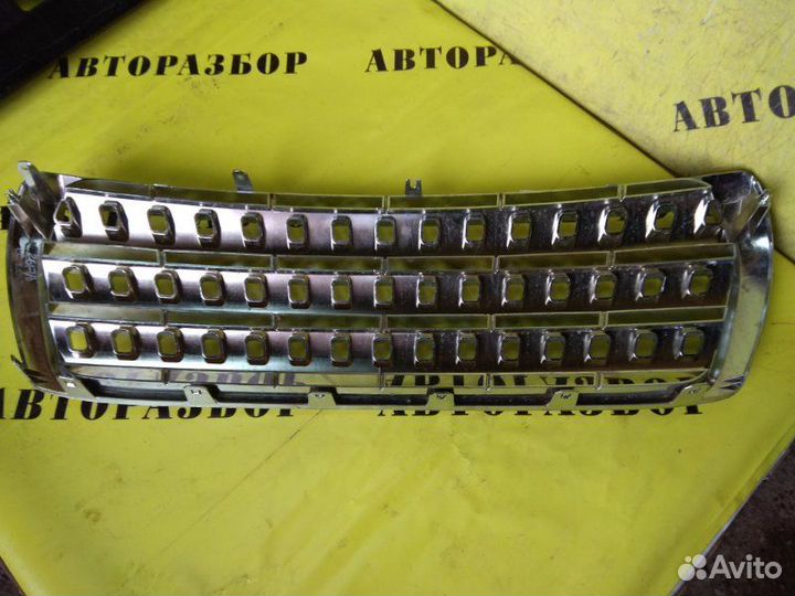 Решетка радиатора Toyota Land Cruiser 200