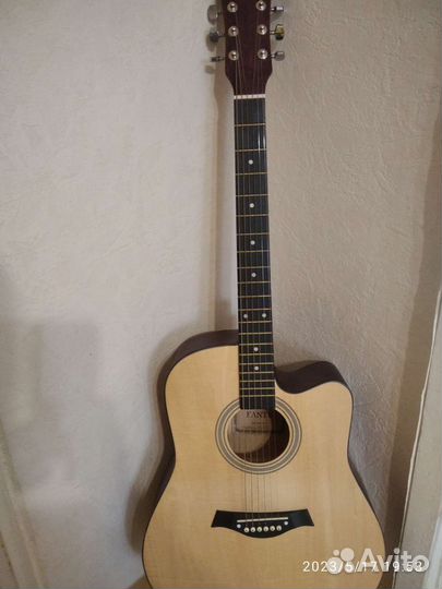Акустическая гитара