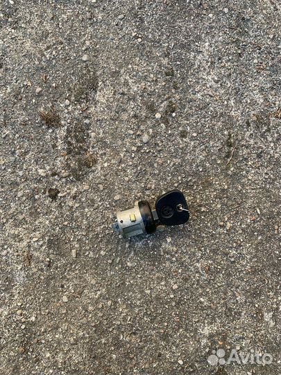 Комплект дверных ручек, личинка замка зажигания