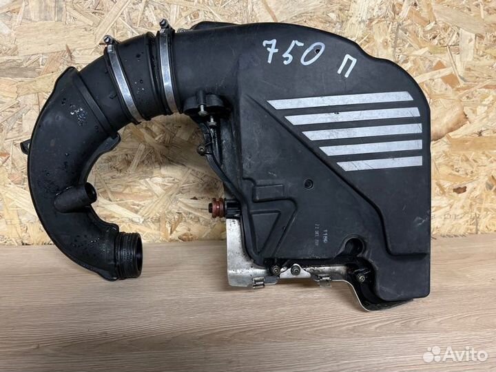 Корпус воздушного фильтра правый Bmw 7-Series F01