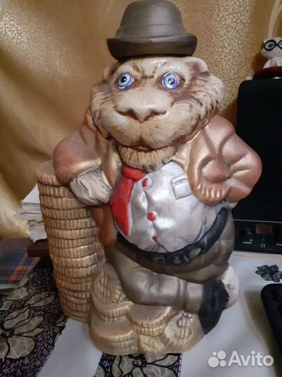 Штоф Лев в шляпе