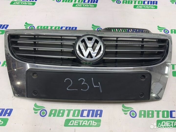 Решетка радиатора передняя Volkswagen Eos
