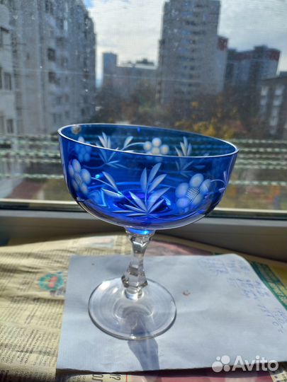 Ваза СССР из резного синего стекла