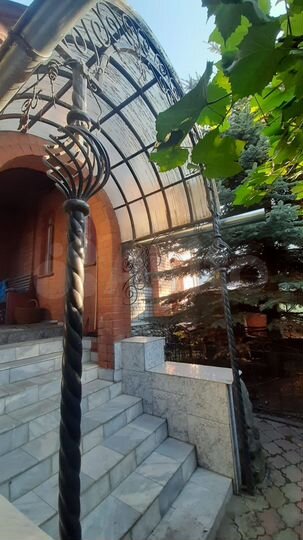 Коттедж 353 м² на участке 7 сот.