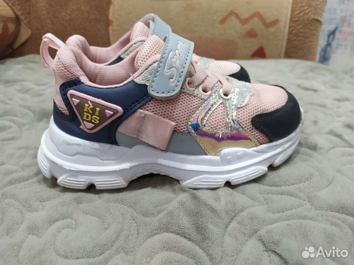 Кроссовки для девочки