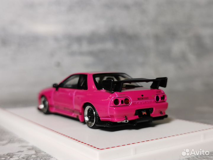 Nissan skyline gt-r R32 модель 1:64