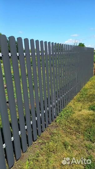 Забор из металлического штакетника