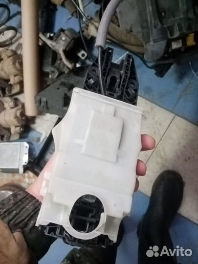 Ручка передней правой двери Skoda Rapid 1