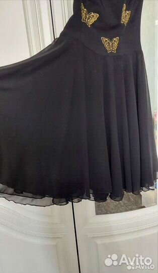 Черное платье с корсетом