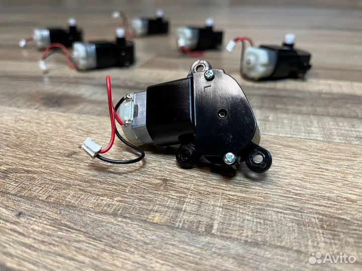 Мотор боковой щетки левый (L) Tefal Serie 20