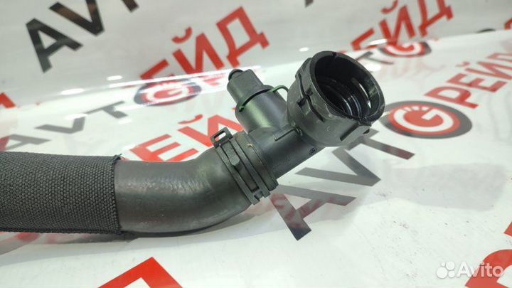 Патрубок радиатора Volkswagen Passat 3C5 CDA