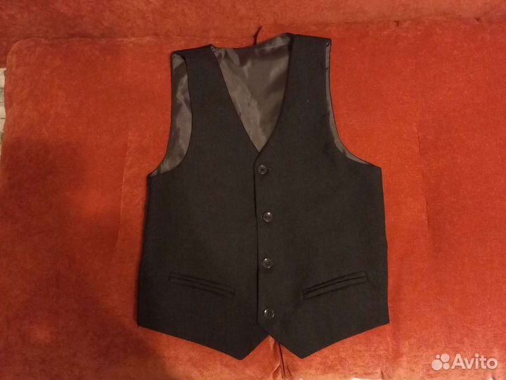 Жилетка для мальчика школьная 134 140