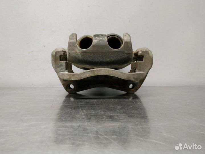 Суппорт передний правый Nissan Fuga Y50 VQ25DE