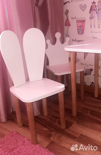 Детский столик и два стула