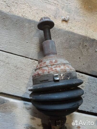 Привод левый VW Jetta 6, МКПП 1.4 caxa