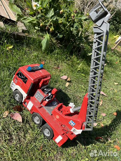 Пожарная машина фирмы bruder