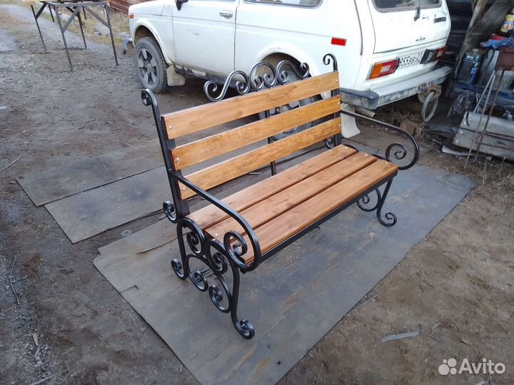Скамья со спинкой