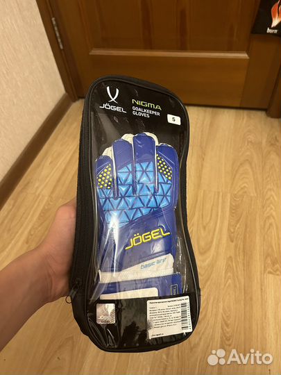 Вратарские перчатки