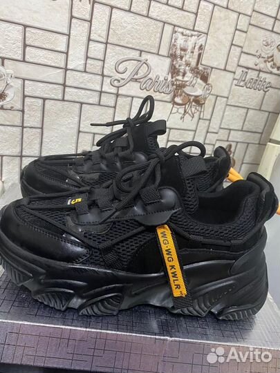 Кроссовки женские 38 размер