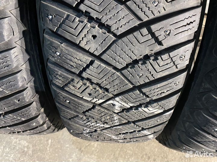 Goodyear UltraGrip Ice Arctic SUV 235/65 R17 108T