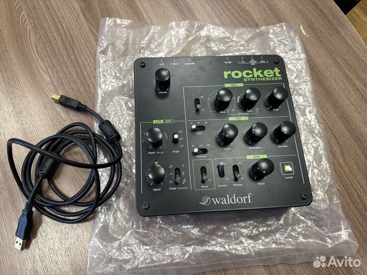 Синтезатор Waldorf Rocket