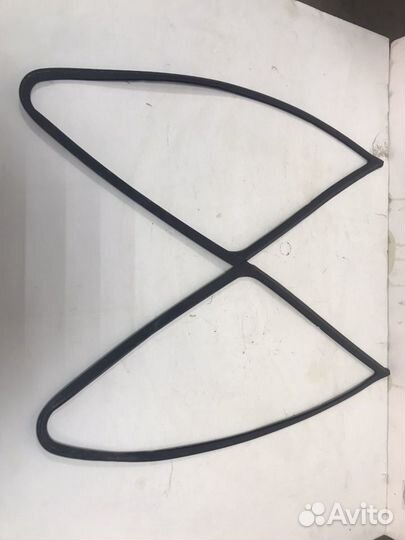 Уплотнительная резинка стекла, Приора